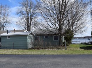 165 Lakeside Dr, Quincy, MI 49082
