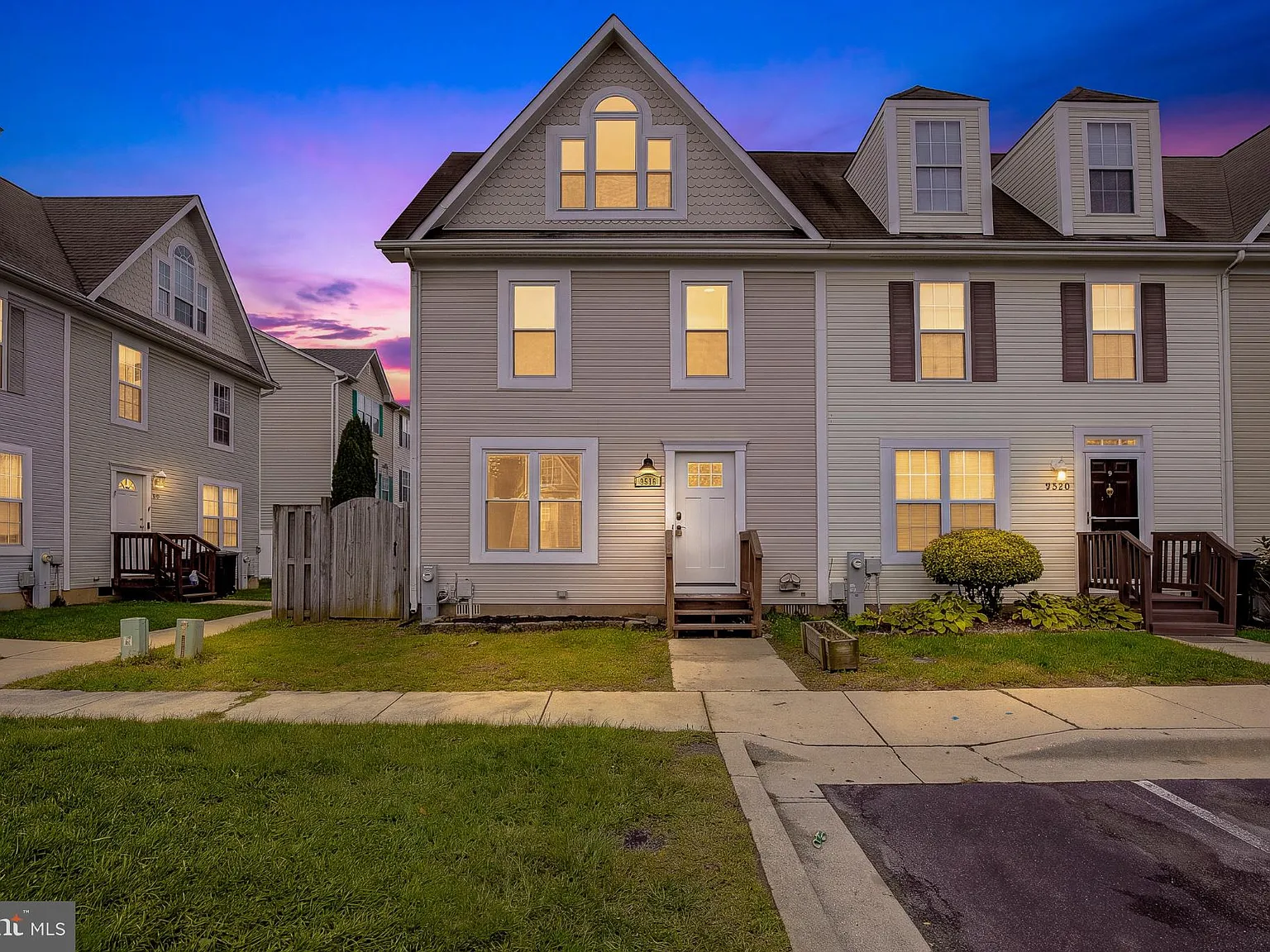3 bed, 2.0 bath, 1120 sqft, $2,450 — Photo 2