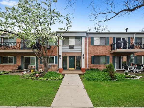 711 E Falcon Dr #E102, Arlington Heights, IL 60005