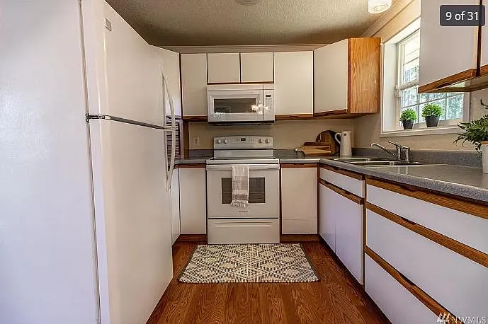 1031 NE Larson Blvd — Photo 11