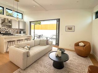 2933 S West View St, Los Angeles, CA 90016