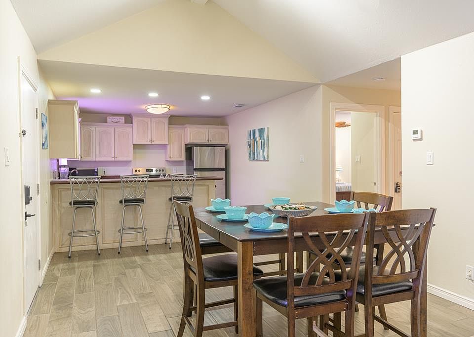 1st image of 102 W Corral St #3