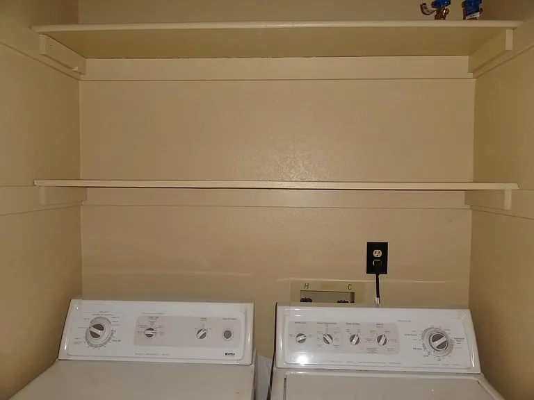 2214 Renwick Ln — Photo 13