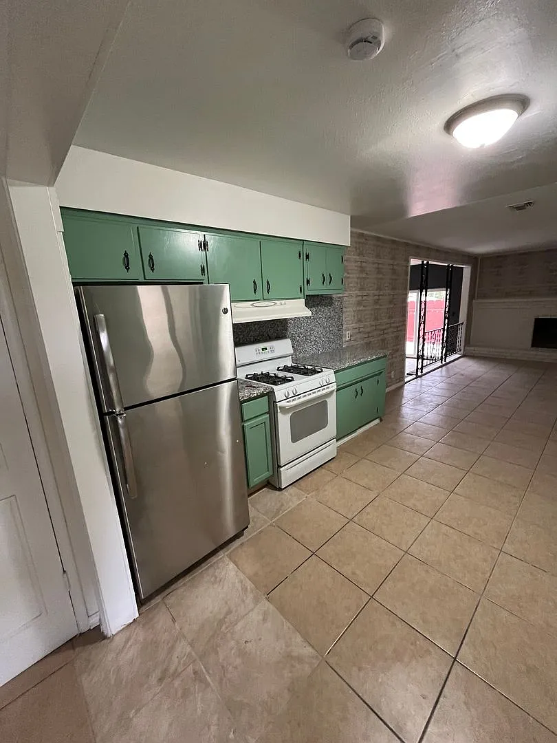 Coming Soon 3-Bedroom, 2-Bathroom Home for Rent — Photo 4