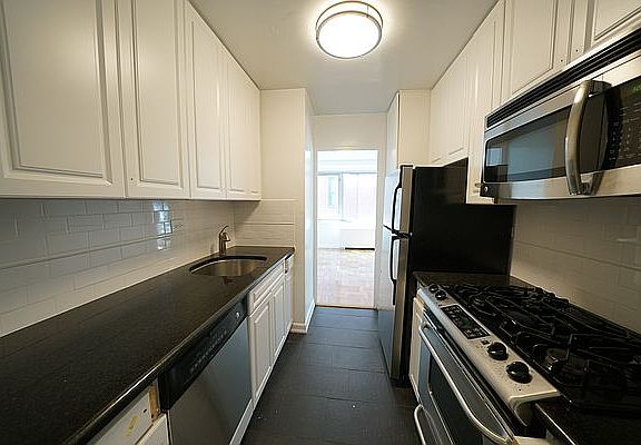 4th image of 444 E 82nd St APT 5R