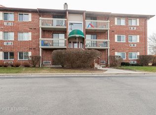 980 N Lakeside Dr APT 1B, Vernon Hills, IL 60061