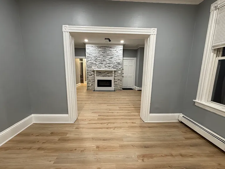 249 Orms St #I — Photo 17