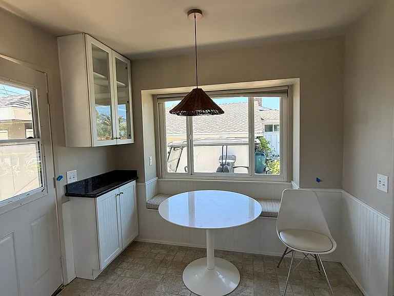 211 Trafalgar Ln — Photo 3