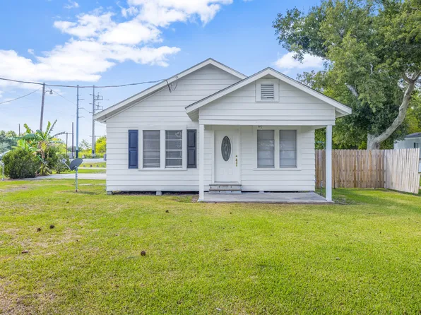 416 S Bowers Ave, Iowa, LA 70647