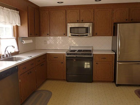 2nd image of 10 Newton Dr