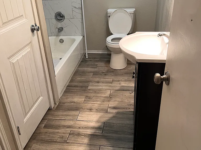 6215 N Victor Ave — Photo 16
