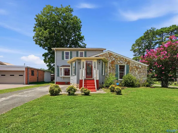 211 13th Ave NW, Decatur, AL 35601