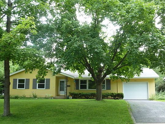 1st image of 320 Knollwood Dr