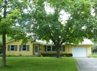 320 Knollwood Dr, Dekalb, IL 60115