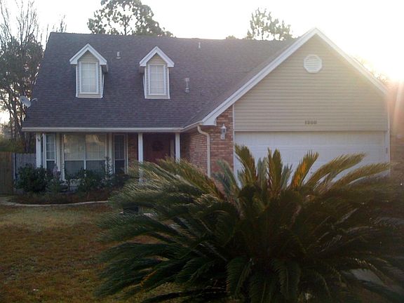 2nd image of 1209 Charleston Cir