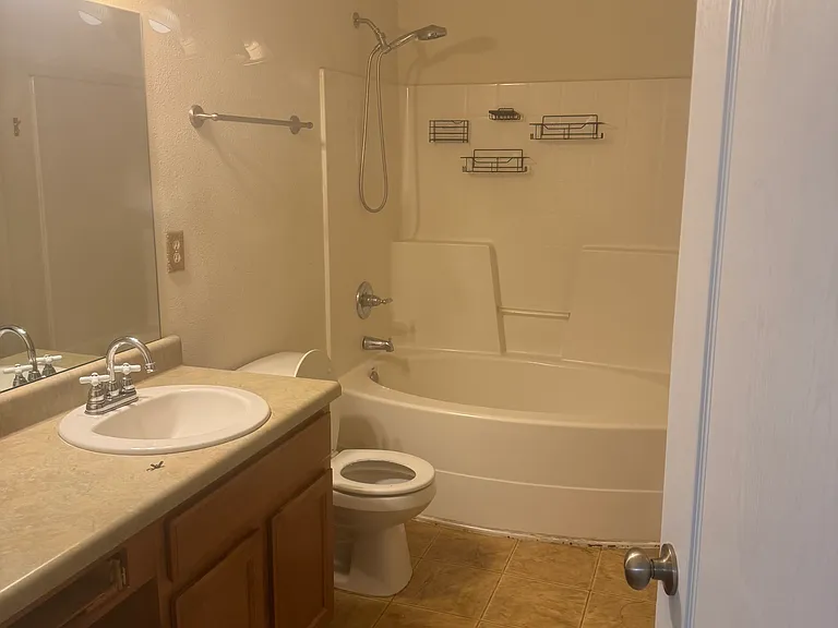 207 Whitestone Dr NE — Photo 2