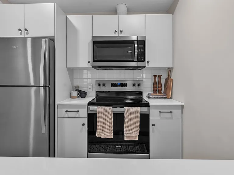 939 Chancellor Dr — Photo 14