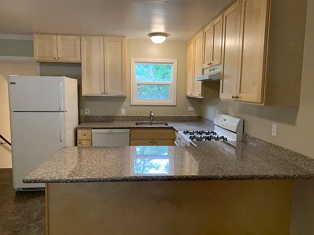 291 Pitt Ave — Photo 3