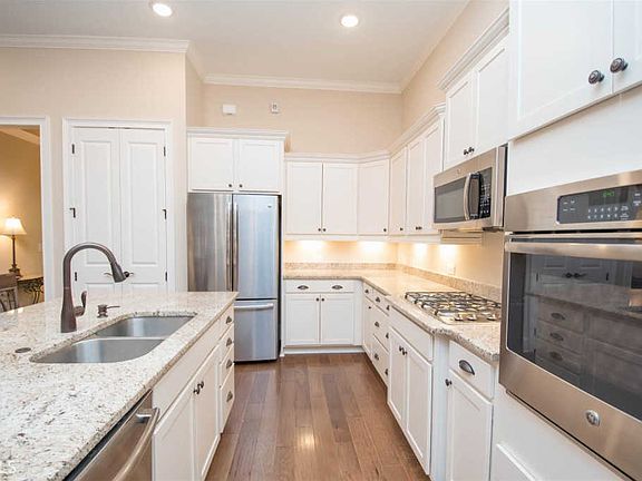 3rd image of 239 Spruce Pine Cir