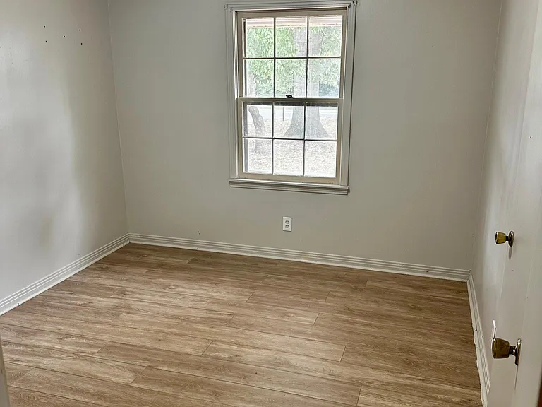420 Edison Ave — Photo 7