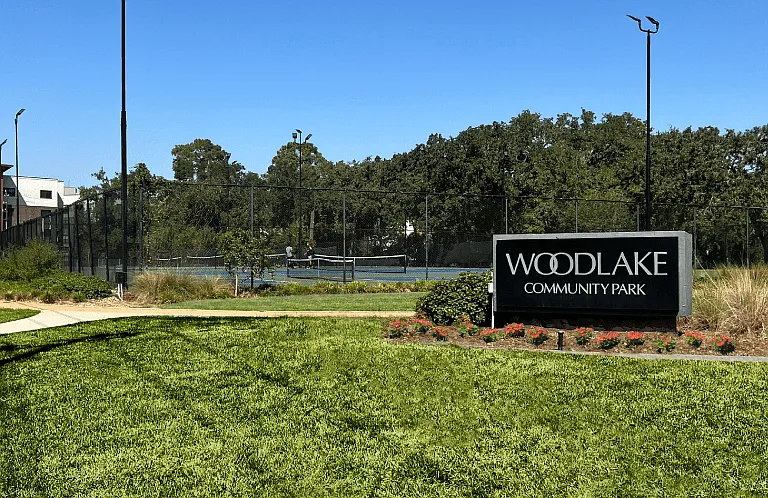 Woodlake Oaks Apartments — Photo 18