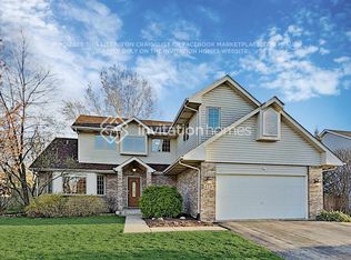 414 Fawn Dr, Oswego, IL 60543