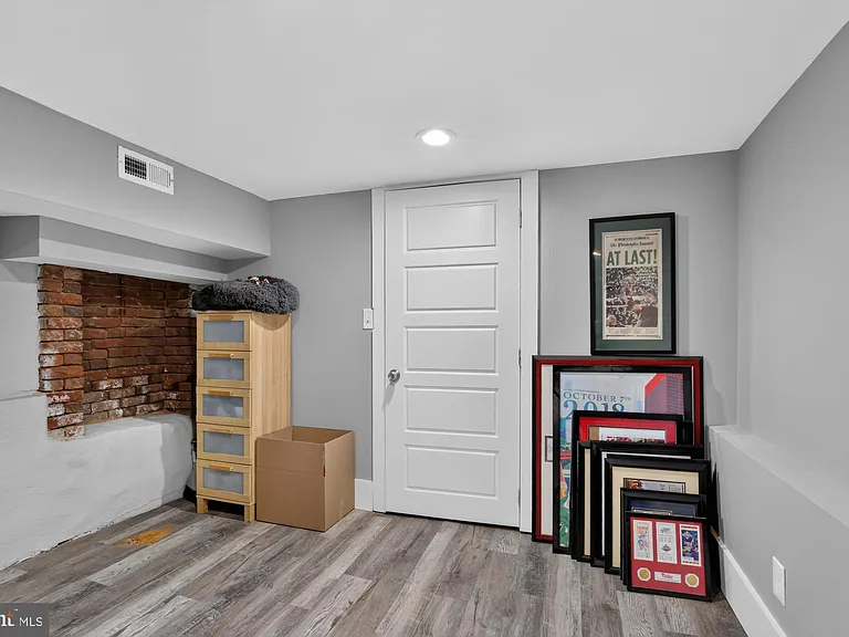 2328 E Fletcher St — Photo 18