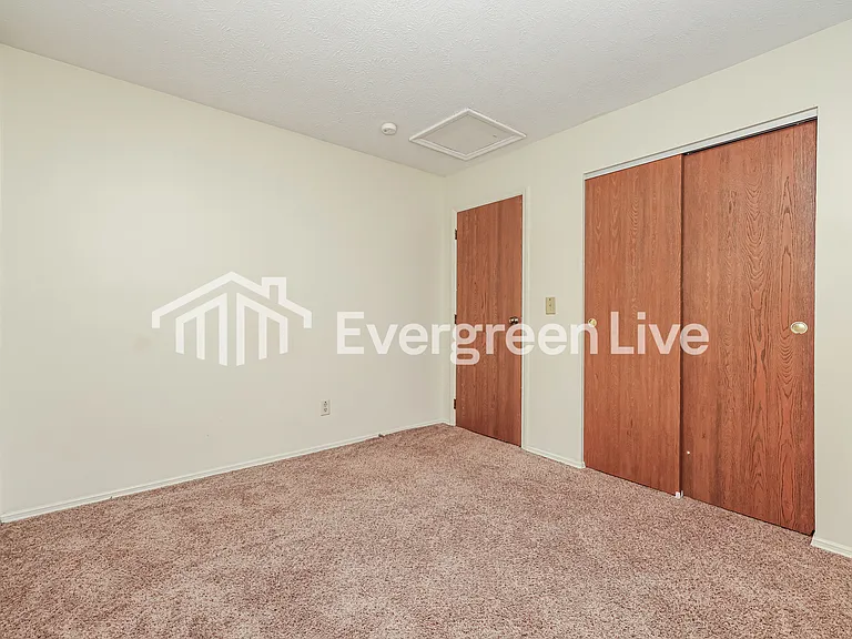 2464 Cross Village Dr — Photo 12