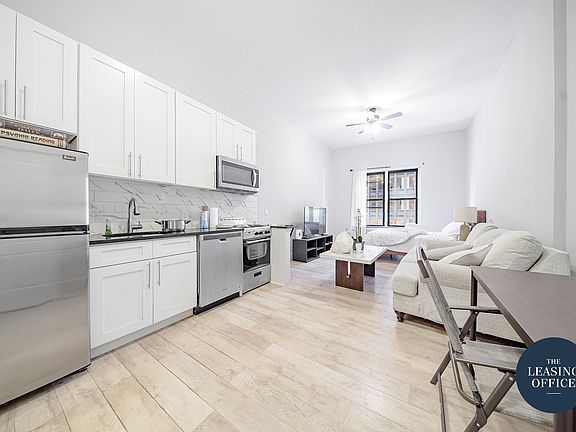 3rd image of 211 W 53rd St APT 2D