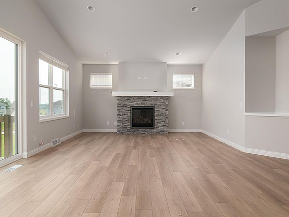 5th image of 619 Rustic Rise