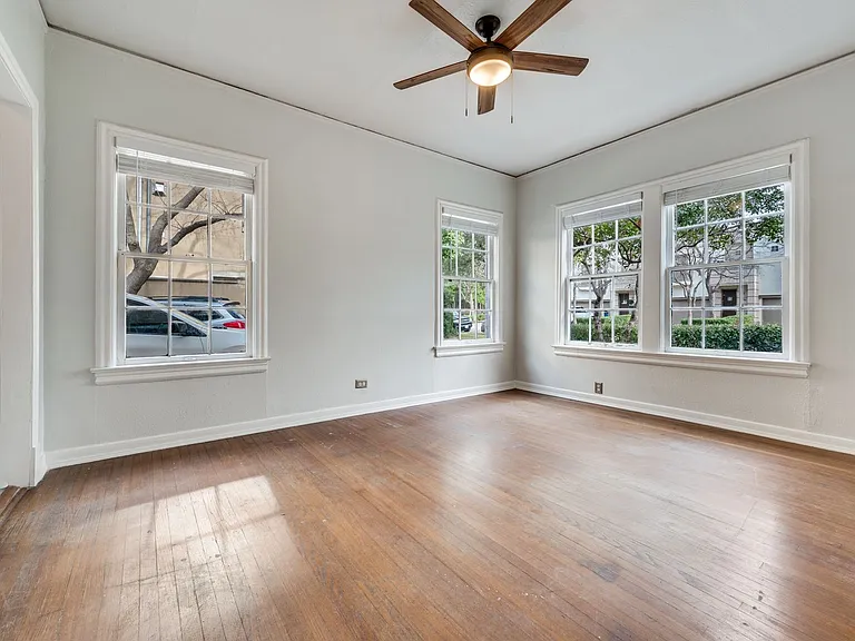 4315 Gilbert Ave — Photo 7