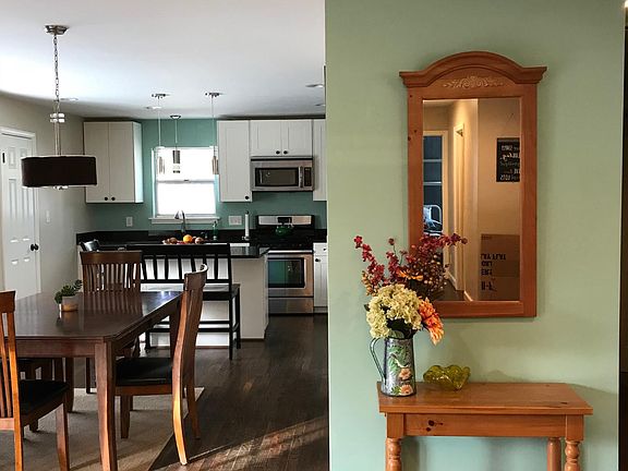 Entry way into dining area