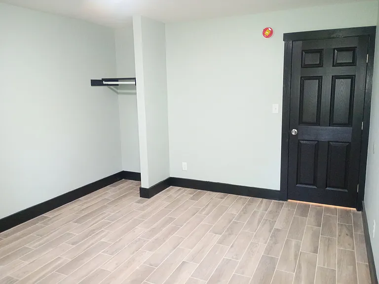 677 Baltimore St — Photo 9
