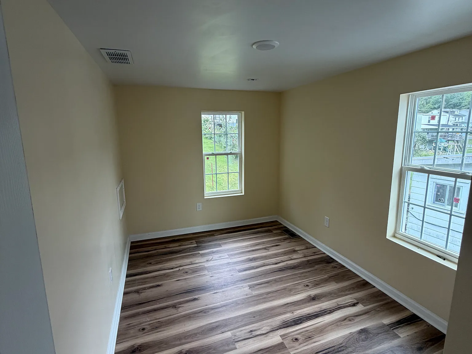 3 bed, 1.5 bath, 1700 sqft, $1,300 — Photo 4