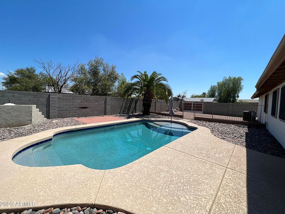 1st image of 18401 N 18TH Avenue