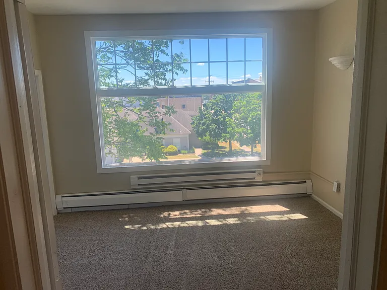 208 N Linn St — Photo 12