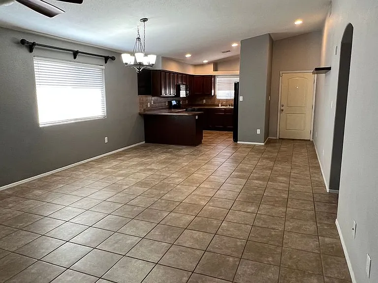 6565 E 33rd Ln — Photo 7