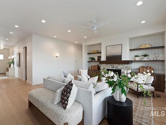 3rd image of 6394 W Largo Dr