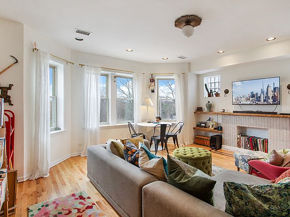 2nd image of 4850 N Sacramento Ave #3