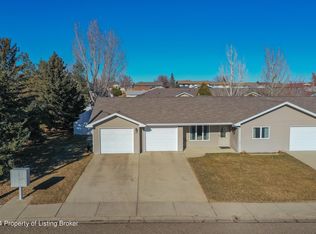 696 25th St W, Dickinson, ND 58601