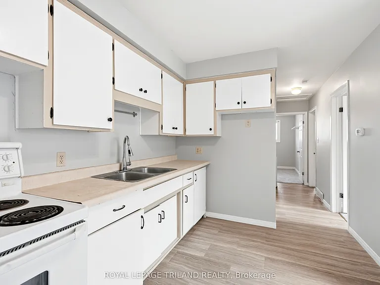 195 B Cedarvale Cres #A — Photo 8