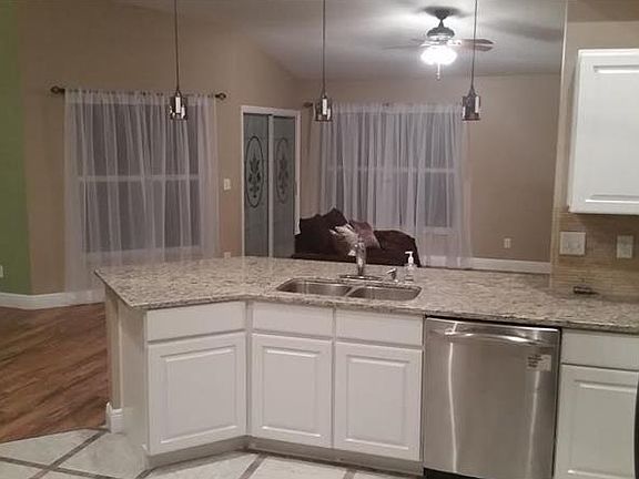 3rd image of 8515 Hllcrest Dr
