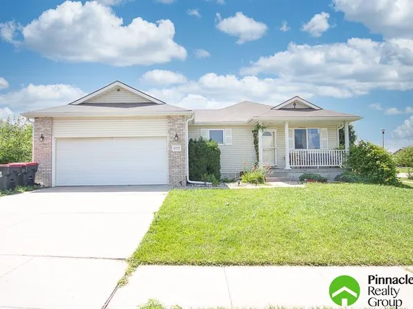 5419 Rockford Dr, Lincoln, NE 68521