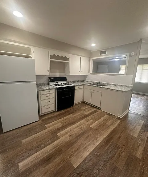 28 Rugby Dr — Photo 1