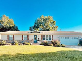 421 Pendik Rd, Jacksonville, IL 62650