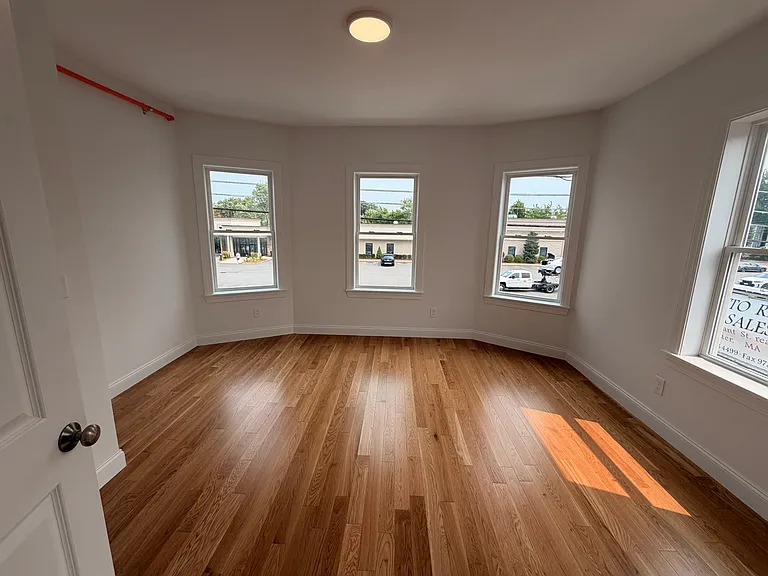 33 Pleasant St #4 — Photo 8