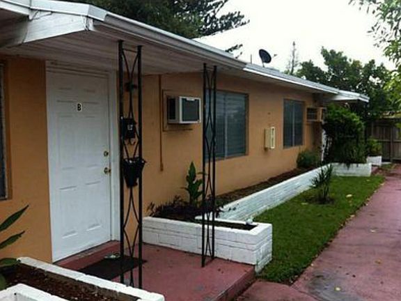 3rd image of 1723 McKinley St APT C