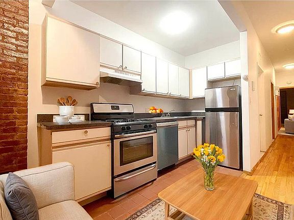 3rd image of 125 W 95th St APT 3