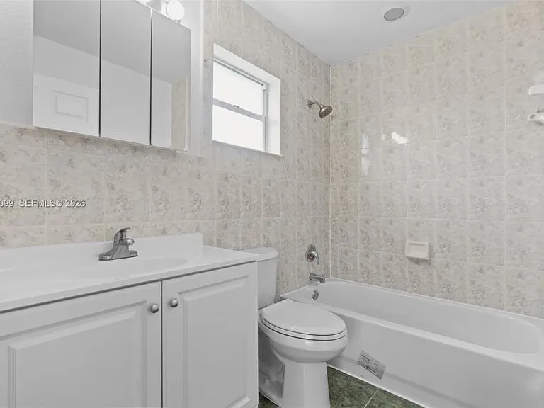 841 NW 10th St #0 — Photo 7