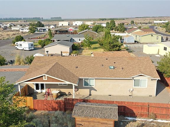 3rd image of 215 Green Laurel Pl SW
